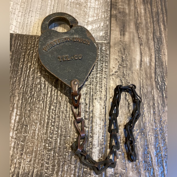 TRULY VINTAGE FIND- 1940 Western Union Tel•Co. Chained Lock 🔒40s Decor Antique - Picture 2 of 3